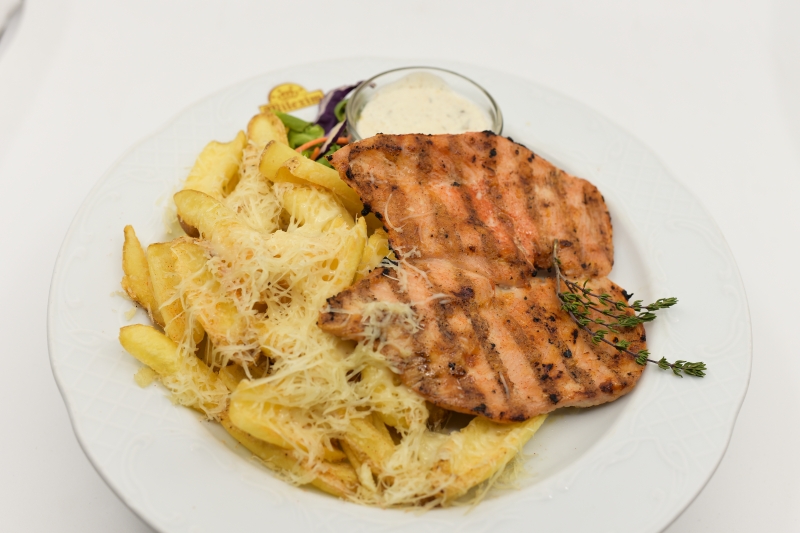 Piept de pui la grătar / Grilled chicken breast (fără garnitură)