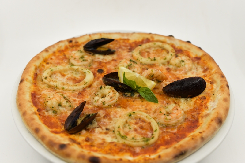 Pizza cu fructe de mare