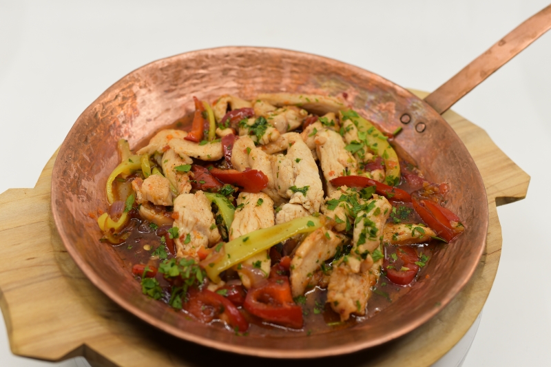 Tigaie picanta de pui / Spicy chicken pan