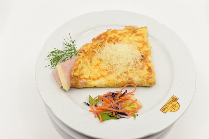 OMLETA CU SUNCA SI CASCAVAL / Scrambel Eggs with ham and Cheese