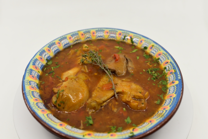 Tocăniță de pui cu mămăligă / Chicken stew with polenta