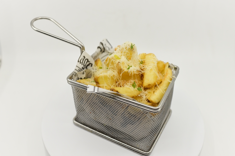 Cartofi prăjiți cu cașcaval / French fries with cheese