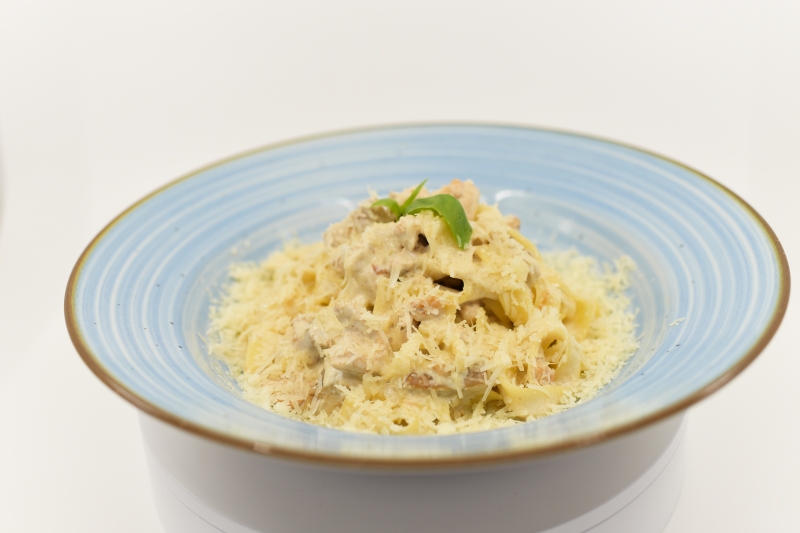 Tagliatele cu hribi și piept de pui / Pasta with mushrooms and chicken breast